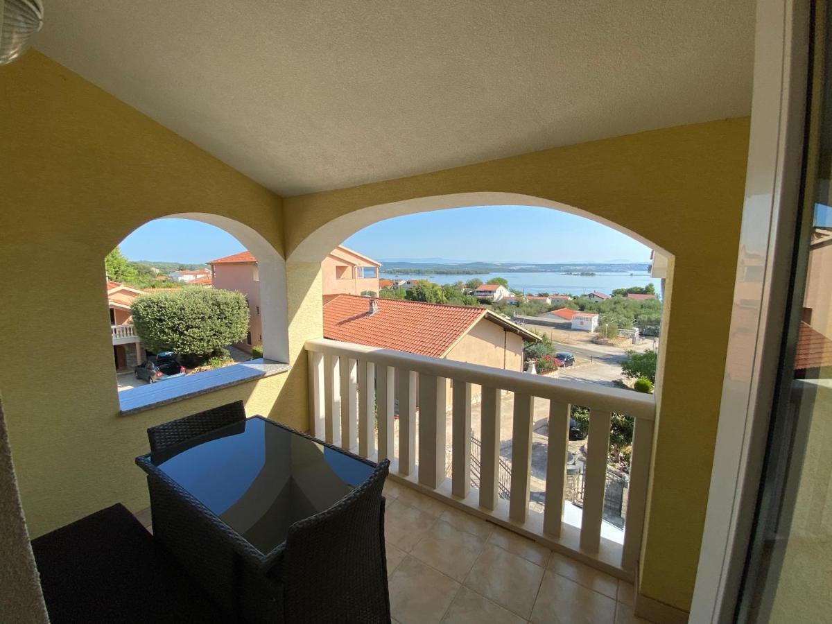 Apartments Villa Lora Kraj  Exteriör bild