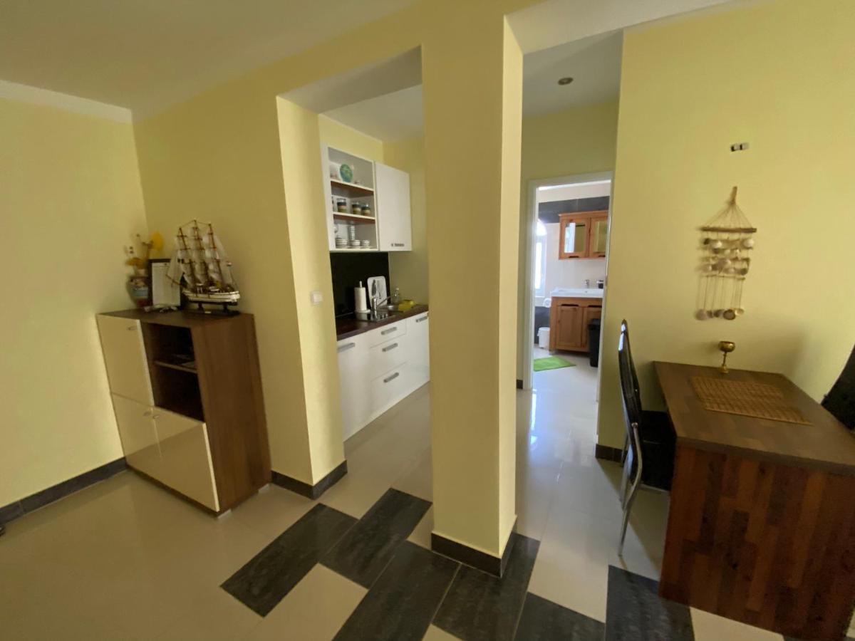 Apartments Villa Lora Kraj  Exteriör bild